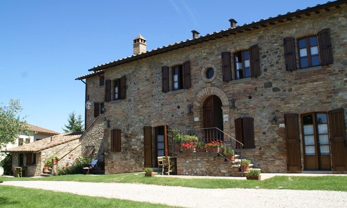 Montone House | Holiday Home in Montone with Pool