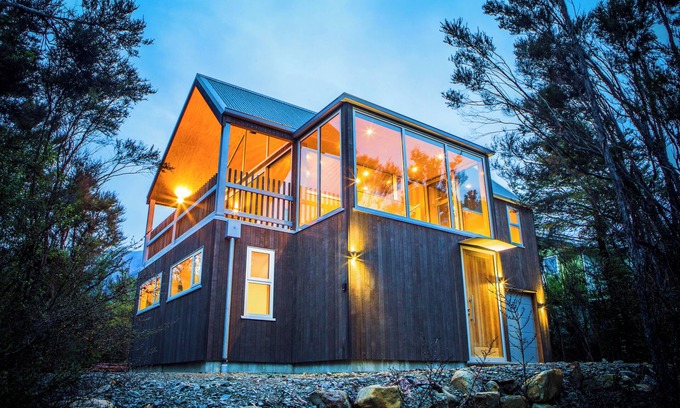 St. Arnaud House | Holiday Home in Nelson Lakes- a peaceful bushy retreat in St Arnaud.
