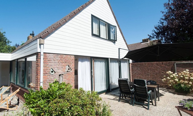 Municipality of Noordwijk House | Holiday Home in Noordwijkerhout by Lake