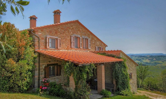 Paciano House | Holiday Home in Paciano near Lake Trasimeno