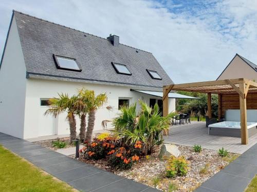 Plouarzel House | Holiday Home in Plouarzel near Sandy Beaches