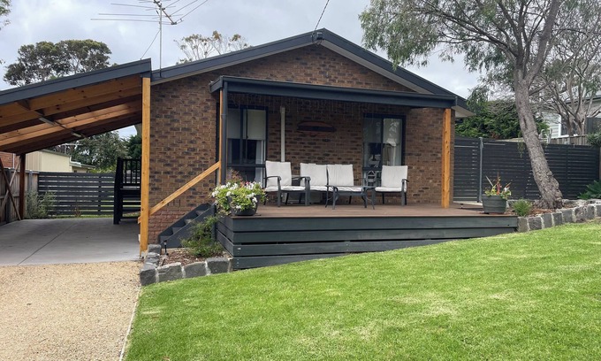 Rhyll House | Holiday home in quiet fishing village with facilities & attractions close by.