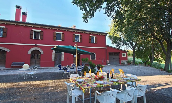 Serrungarina House | Holiday home in Serrungarina near the lake