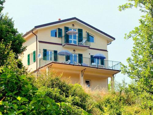 Sesta Godano House | Holiday Home in Sesta Godano near Lake