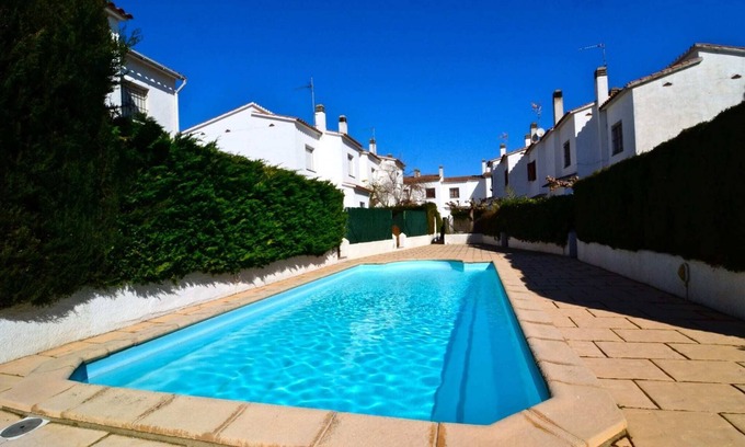L'Escala House | Holiday Home in Spain near Sandy Beach