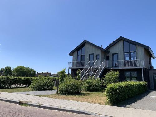 Stavoren House | Holiday Home in Stavoren with Jetty