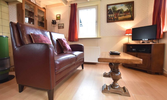 Den Ham House | Holiday home in with cycling area