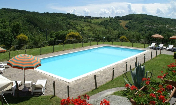 Fraccano House | Holiday Home in Città di Castello with Pool
