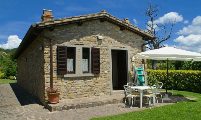 Fraccano House | Holiday Home in Città di Castello with Pool