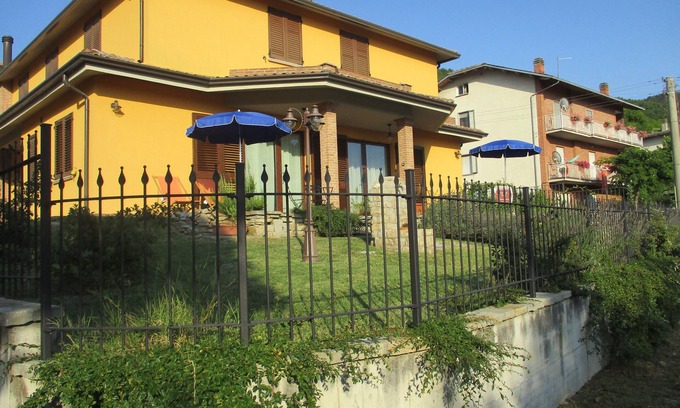 Fossato di Vico House | HOLIDAY HOME THE AWAKENING OF SENSES (ANTISISMIC).