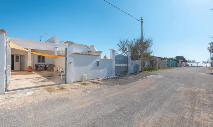 Punta Prosciutto Villa | Holiday home with veranda and parking near the sandy beach of Punta Prosciutto