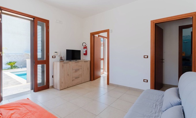 Boncore Apartment | Holiday Home 'Jox House 102' with Shared Pool, Wi-Fi and Air Conditioning
