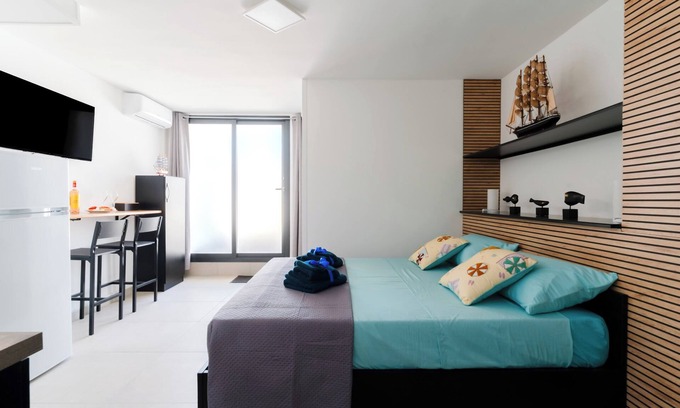Boncore Apartment | Holiday Home 'Jox House 105' with Shared Pool, Wi-Fi and Air Conditioning