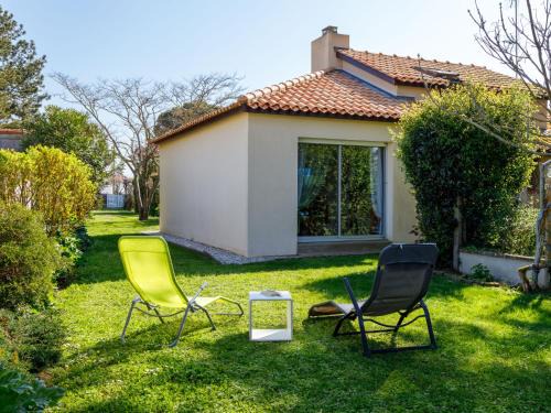 La Plaine-sur-Mer House | Holiday Home L'Oiseau Bleu by Interhome