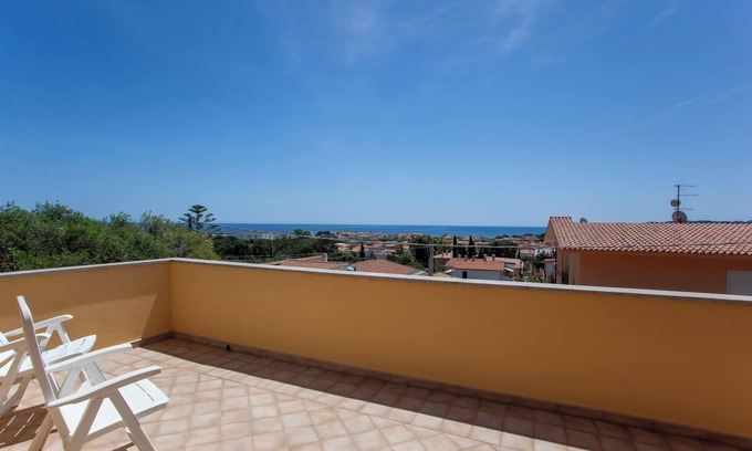 La Caletta House | Holiday Home 'La Caletta Casa per Vacanze' with Sea View & Terrace