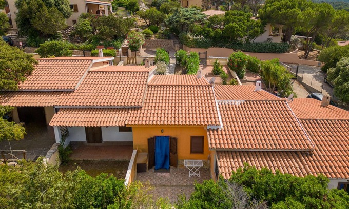 Rena Majore House | Holiday Home 'La Casa degli Oleandri' with Private Terrace