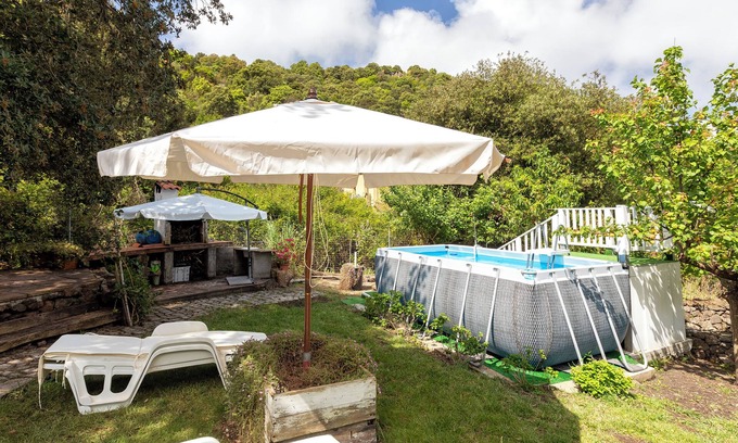 Alghero House | Holiday Home 'La Casa Nel Bosco' with Shared Pool, Wi-Fi and Air Conditioning