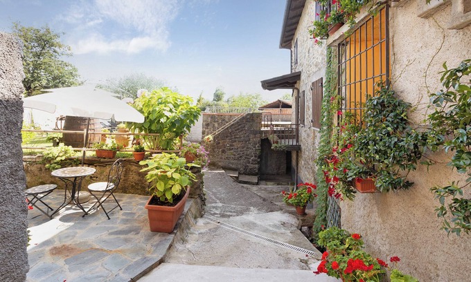 Mulazzo House | Holiday Home 'La Casina di Nella" with Mountain View, Shared Garden and Balcony