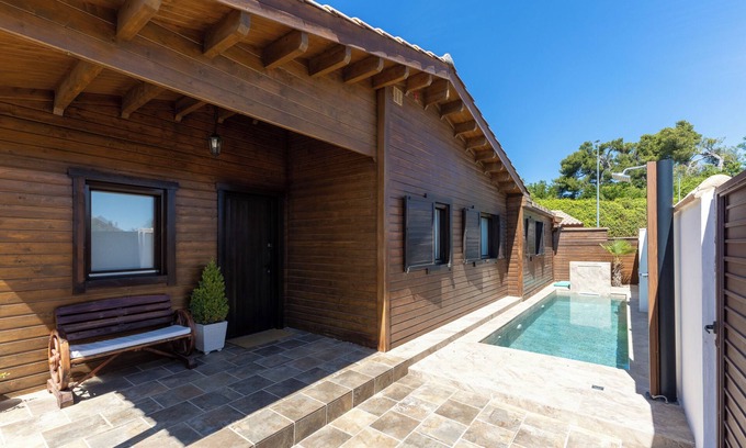Cobisa House | Holiday Home 'La Dehesa2 De Toledo' with Private Pool, Wi-Fi and Air Conditioning