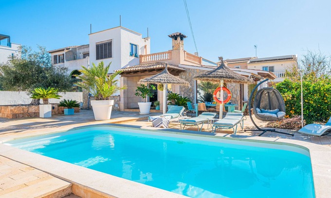 Badia Gran House | Holiday Home 'La Playita' with Sea View, Pool, Garden & Wi-Fi