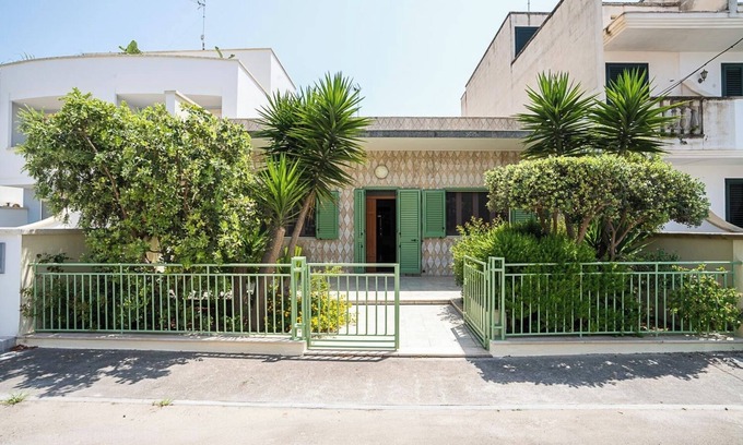 Torre San Giovanni House | Holiday Home 'La Plurifamiliare 3427' with Private Terrace and Air Conditioning