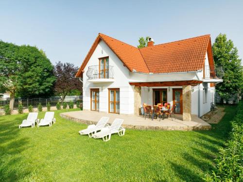 Balatonoszod House | Holiday Home Lavender by Interhome