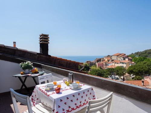 Cipressa House | Holiday Home Le Antiche Volte - SLR215 by Interhome