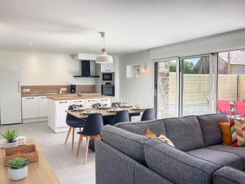 La Fresnais House | Holiday Home Le cottage by Interhome