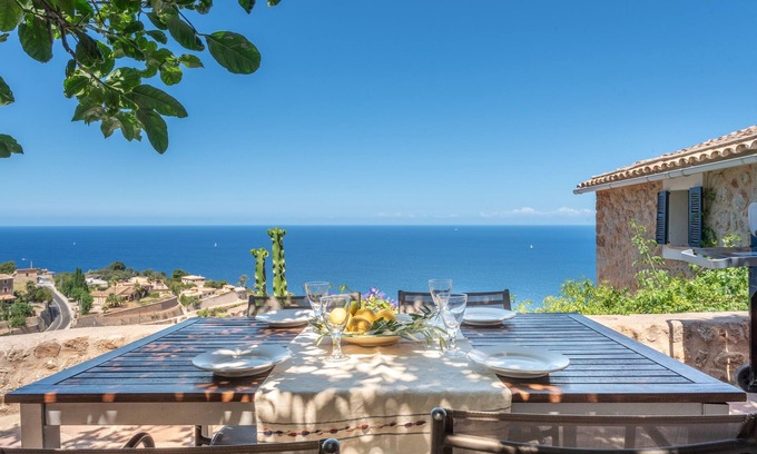 Banyalbufar House | Holiday Home “Little Paradise in Banyalbufar” with Ocean and Mountain View, Terrace & Wi-Fi
