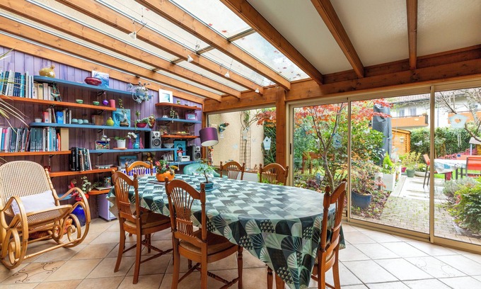 Annecy-le-Vieux House | Holiday Home "Maison Mitoyenne proche Lac Annecy" with Mountain View, Shared Terrace & Wi-Fi