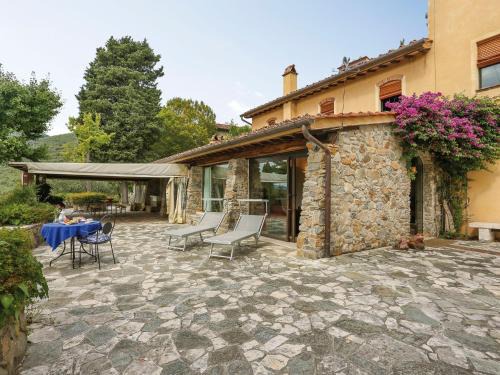 Cascine-La Croce House | Holiday Home Maestraccio by Interhome