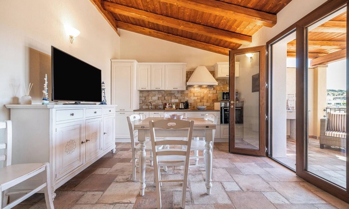Villasimius House | Holiday Home 'Mattia House' with Mountain View, Wi-Fi and Air Conditioning