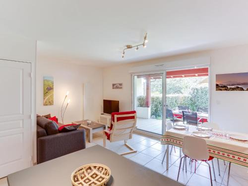 Saint-Pee-sur-Nivelle House | Holiday Home Mendi Bixta by Interhome