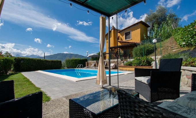 Villa Collemandina House | Holiday Home Michael e Patrick by Interhome