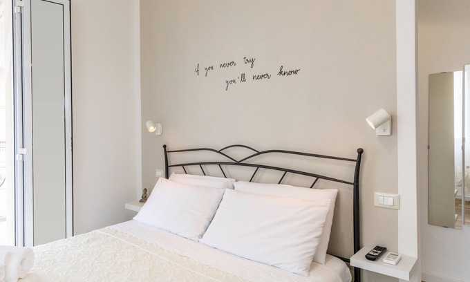 Marina di Massa House | Holiday Home 'Mini Appartamento 1' with Private Terrace, Wi-Fi and Air Conditioning