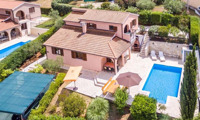 Montizana House | Holiday Home Mirna