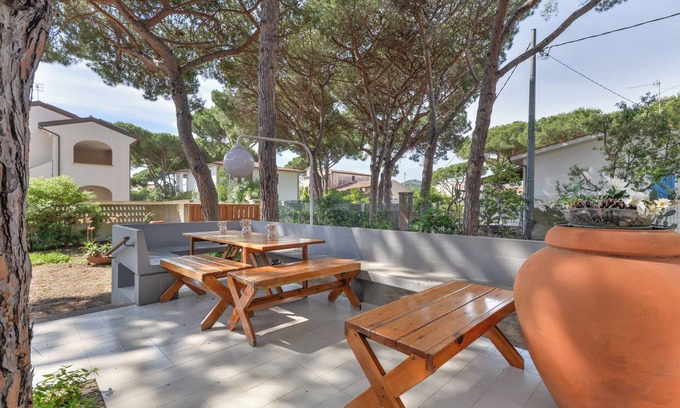 Marina di Campo House | Holiday Home 'Montecristo' with Private Terrace, Wi-Fi and Air Conditioning