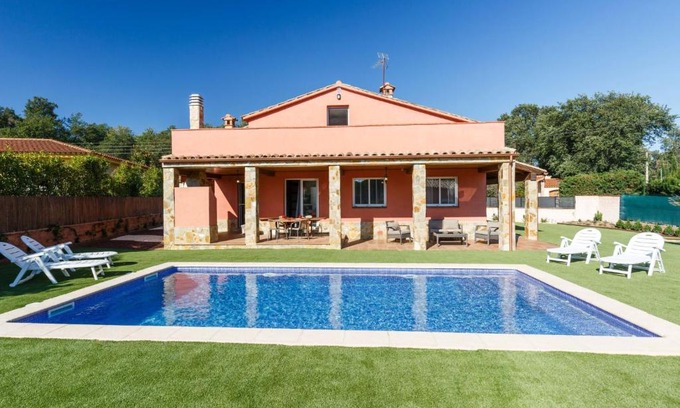 Can Carbonell House | Holiday Home Montverde by Interhome