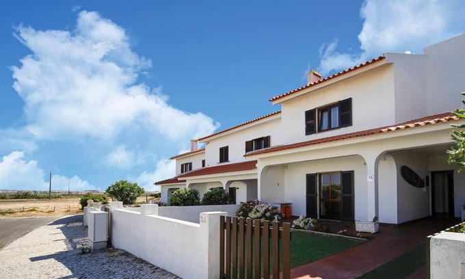 Peniche House | Holiday Home near Baleal Beach