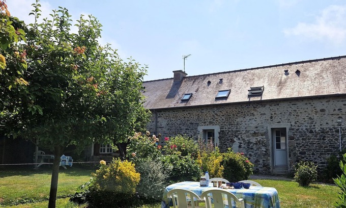 Planguenoual House | Holiday home near the beach with shared garden