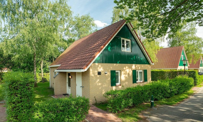 Diessen House | Holiday Home in Diessen near Green Park