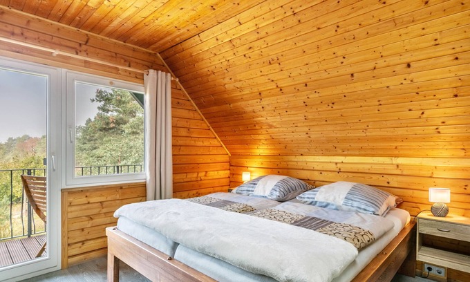 Niederfinow House | Holiday Home 'Obergeschoss' with Balcony and Wi-Fi