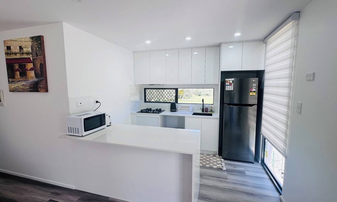 Slacks Creek House | Holiday Home on Acreage Block - Next to M1 and Close to Everything
