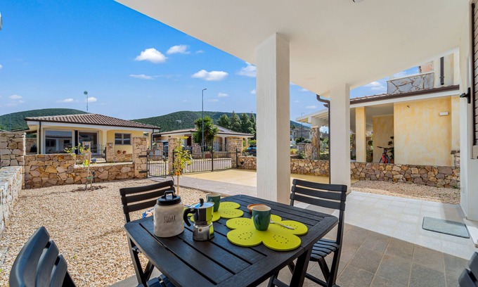 Sant'Anna Arresi House | Holiday Home 'Perla' with Mountain View, Wi-Fi and Air Conditioning
