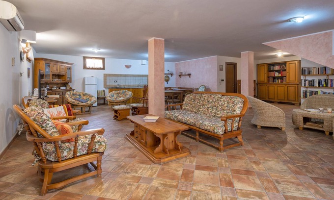 Serra li Pozzi House | Holiday Home "Pensione Incantevole Luminosissima" with A/C