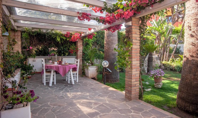Sarroch House | Holiday Home "Petunia" close to the Beach with Garden & Terrace