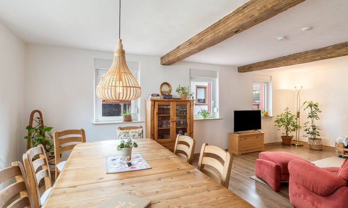 Schwanheim House | Holiday Home 'Pfälzerwald Idyll' with Private Terrace, Private Garden and Wi-Fi