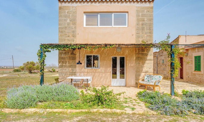 Campos House | Holiday Home 'Possessio Sa Barrala Duplex' with Mountain View and Wi-Fi