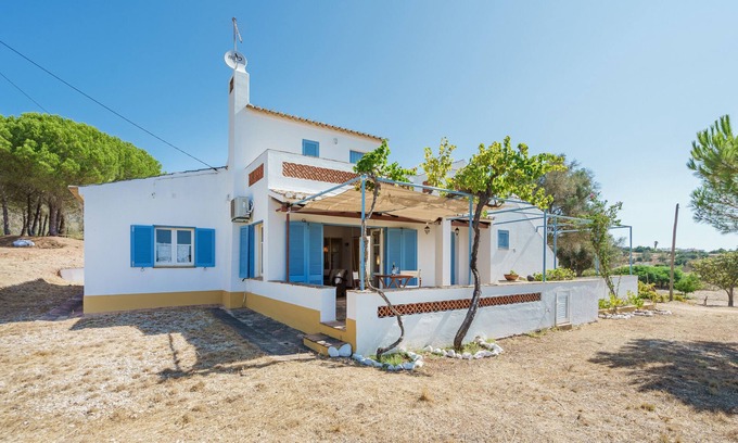 Barao de Sao Joao House | Holiday Home 'Carrasqueira Country House' with Mountain View, Wi-Fi and Air Conditioning