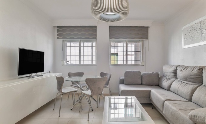 Barbate House | Holiday Home 'Ricardo' with Private Terrace and Wi-Fi